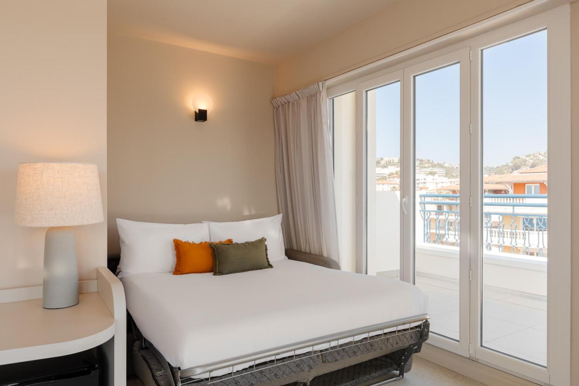 Yelo Promenade Powered By Sonder Hotel *